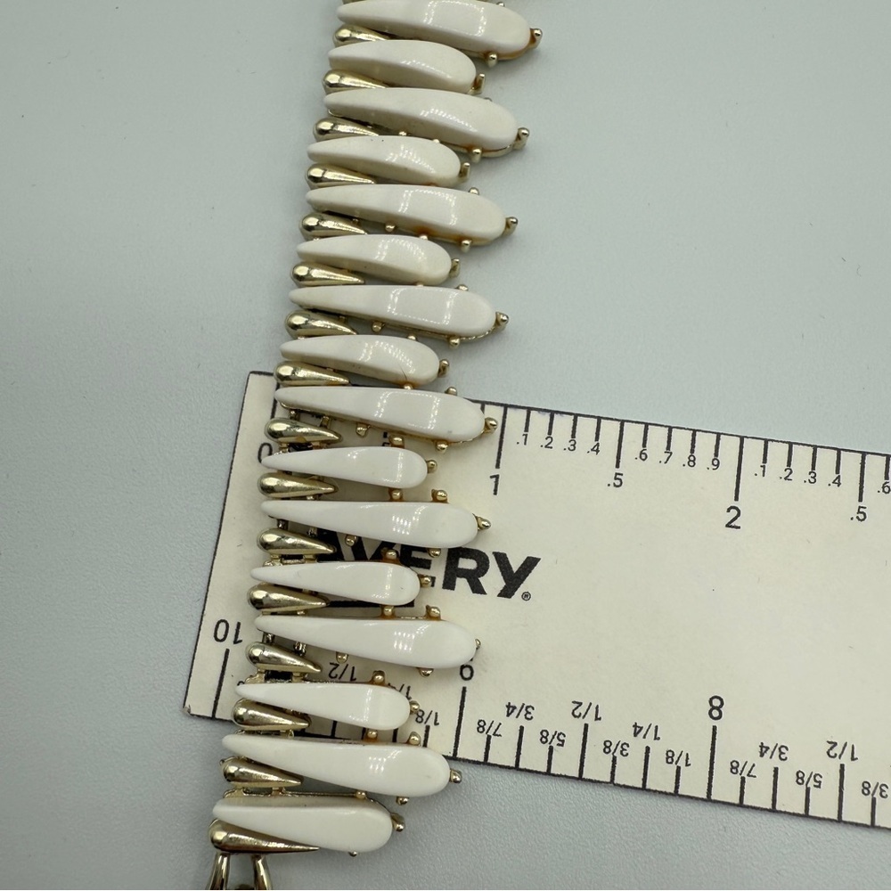 Signed Coro Mid Century White and Gold Collar Necklace with Dramatic Spikes - Picture 12 of 17
